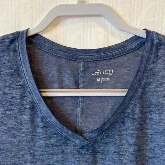 BCG BURNOUT SHORT SLEEVE V-NECK WORKOUT TOP SHIRT BLUE‎ SIZE M LIGHTWEIGHT - Picture 2 of 6